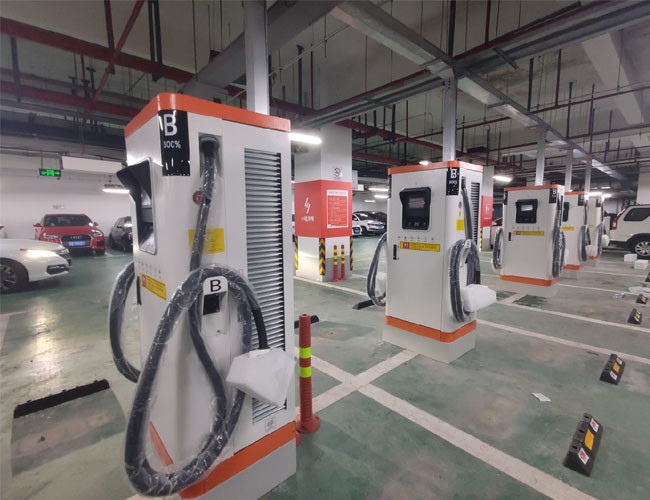 ultimo caso aziendale circa Stazione di carico commerciale di parcheggio EV