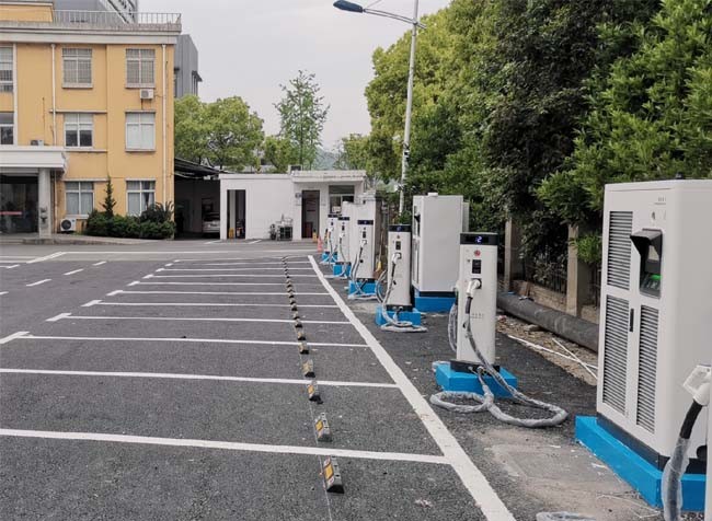 ultimo caso aziendale circa Stazioni di carico veloci pubbliche di EV
